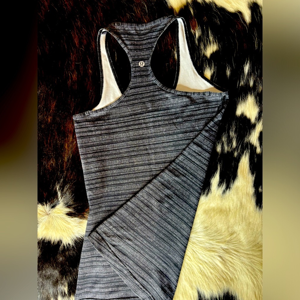 Lululemon size 4 Cool Racerback II *Nulu
Wee Are From Space Dark Carbon Ice Grey